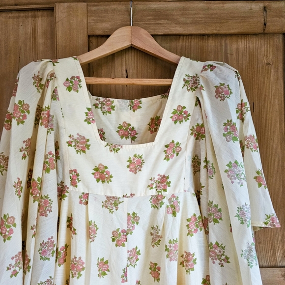 Vintage 1970s cream maxi floral angel wing dress | Boho Regency Hippie | XS - Picture 2 of 4